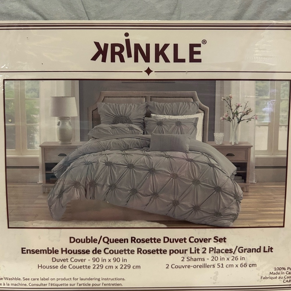 NWT Gray Rosette Duvet Cover Set
